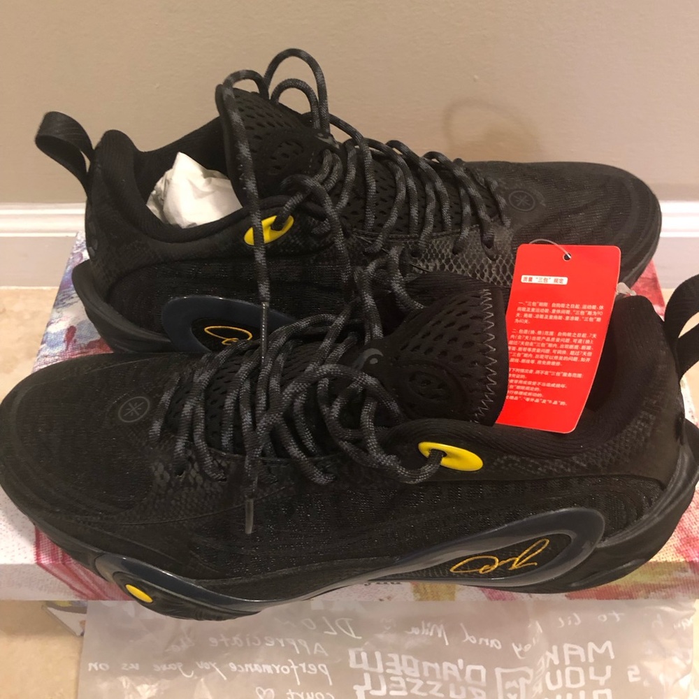 D Wade Mentors Mark Basketball Sneakers